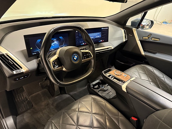 BMW iX 29 of 30
