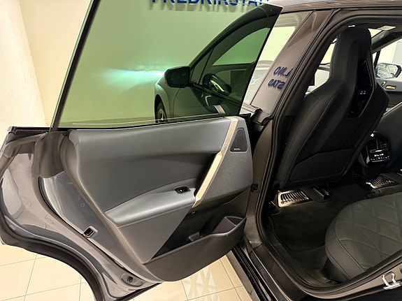 BMW iX 27 of 30