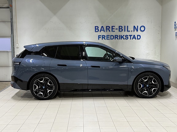 BMW iX 11 of 30