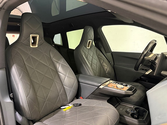 BMW iX 23 of 30