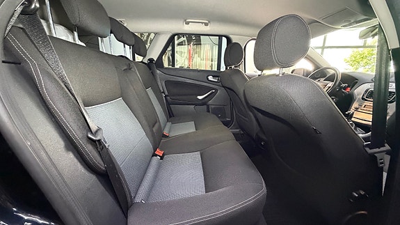 Ford Mondeo 16 of 30