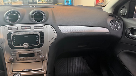 Ford Mondeo 25 of 30