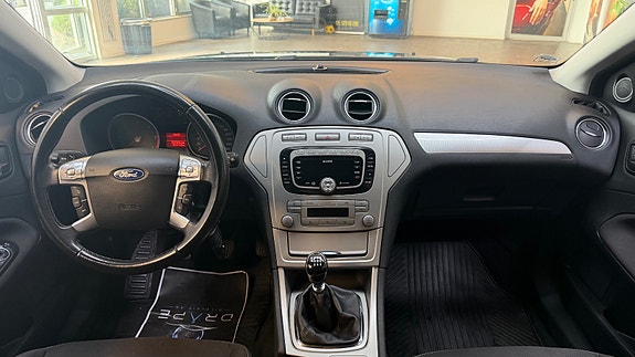 Ford Mondeo 23 of 30