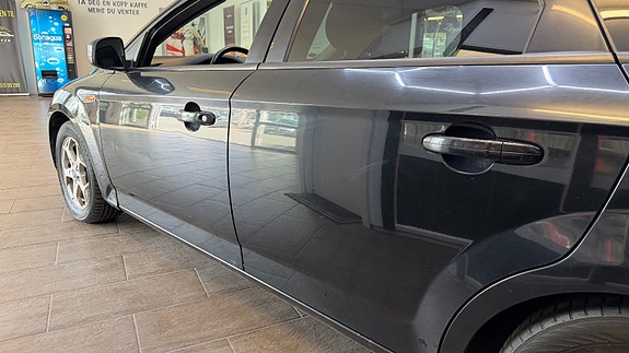 Ford Mondeo 10 of 30