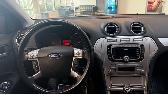 Ford Mondeo 24 of 30