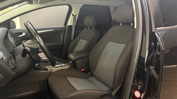 Ford Mondeo 14 of 30