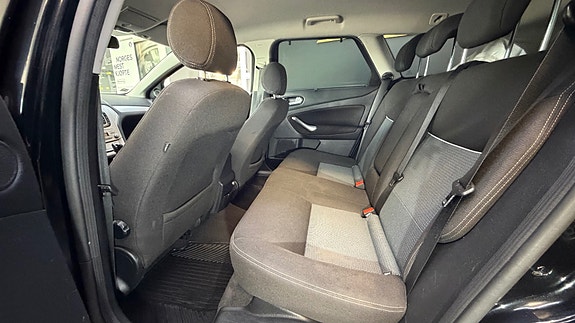 Ford Mondeo 17 of 30