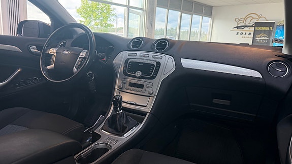 Ford Mondeo 22 of 30