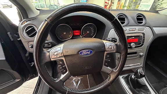 Ford Mondeo 29 of 30