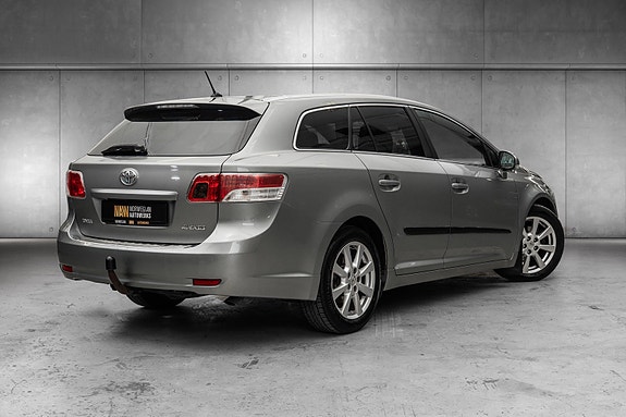 Toyota Avensis 3 of 28