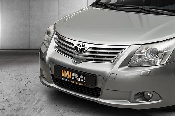 Toyota Avensis 2 of 28