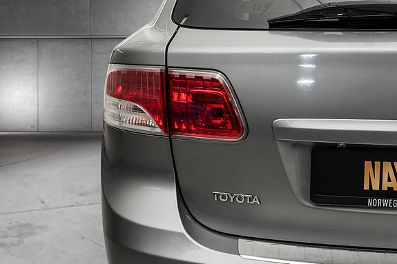 Toyota Avensis 10 of 28