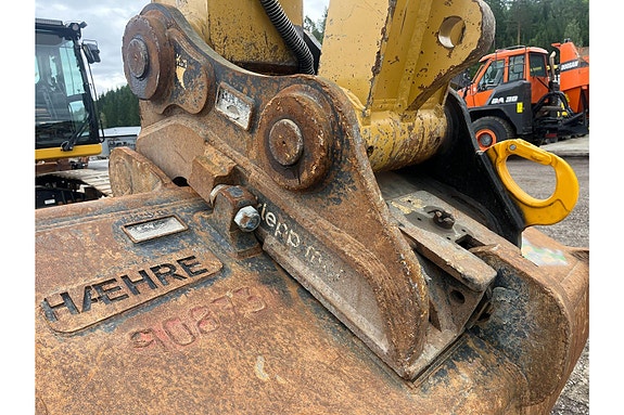 Cat 352 8 of 30