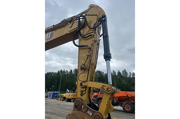 Cat 352 11 of 30