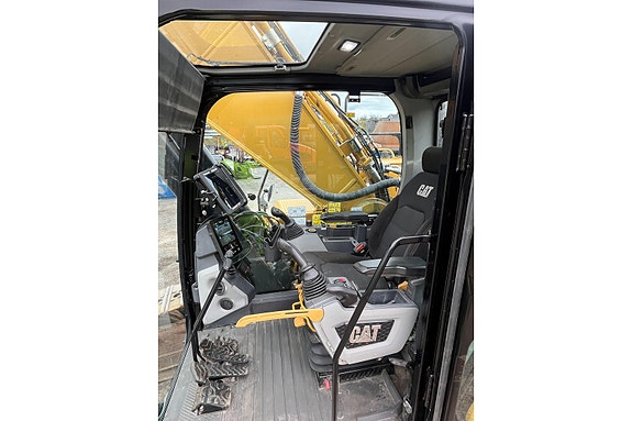 Cat 352 24 of 30