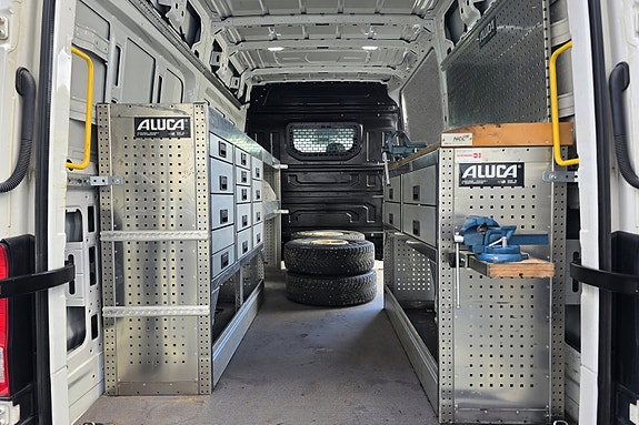Volkswagen Crafter 11 of 30