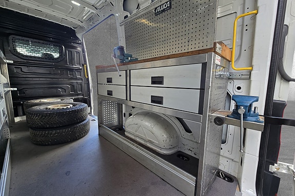 Volkswagen Crafter 13 of 30