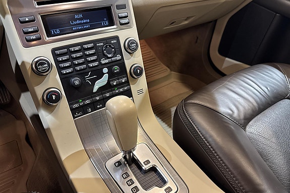 Volvo XC70 15 of 28