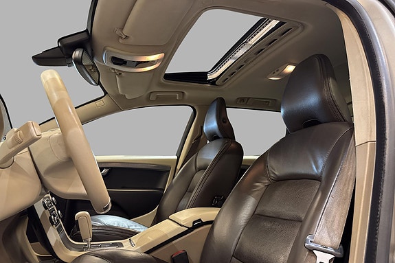 Volvo XC70 12 of 28