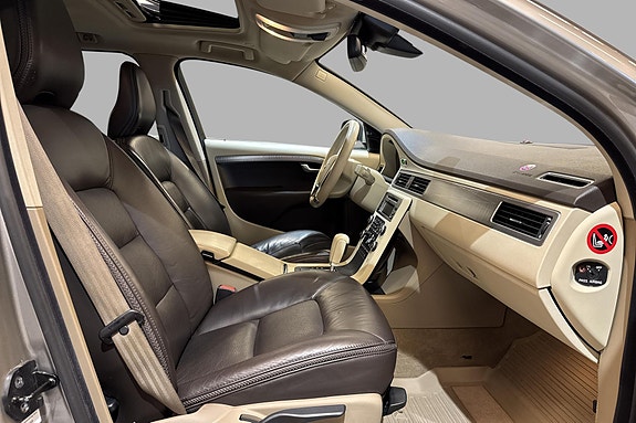 Volvo XC70 18 of 28