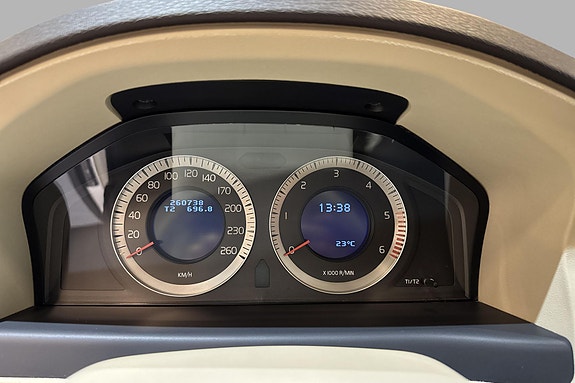 Volvo XC70 14 of 28