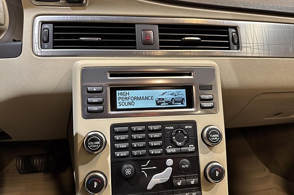 Volvo XC70 17 of 28