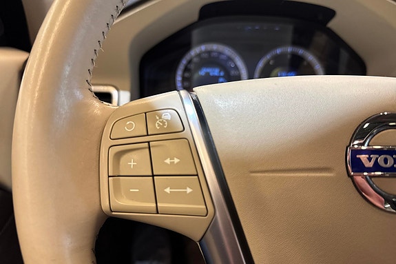 Volvo XC70 26 of 28