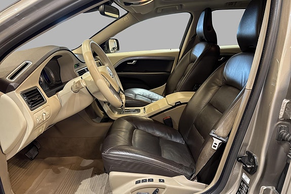 Volvo XC70 11 of 28