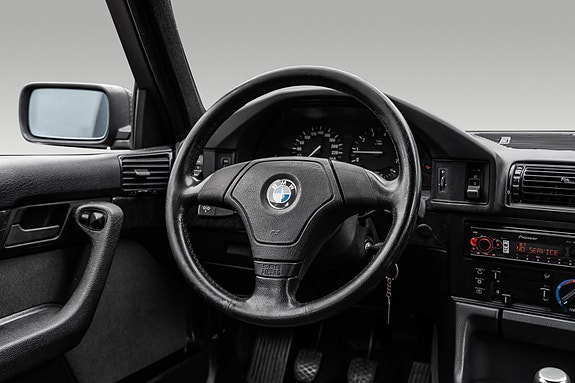 BMW 525i 18 of 30