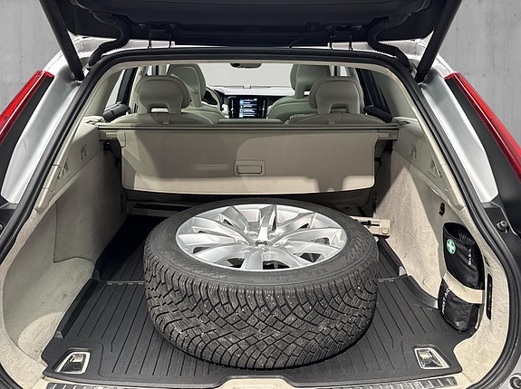 Volvo V90 10 of 30