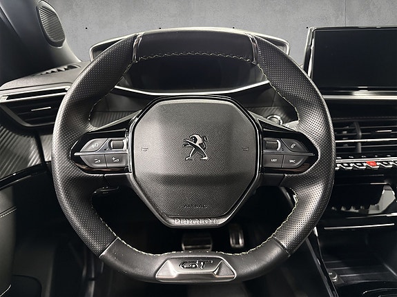 Peugeot e-2008 13 of 18