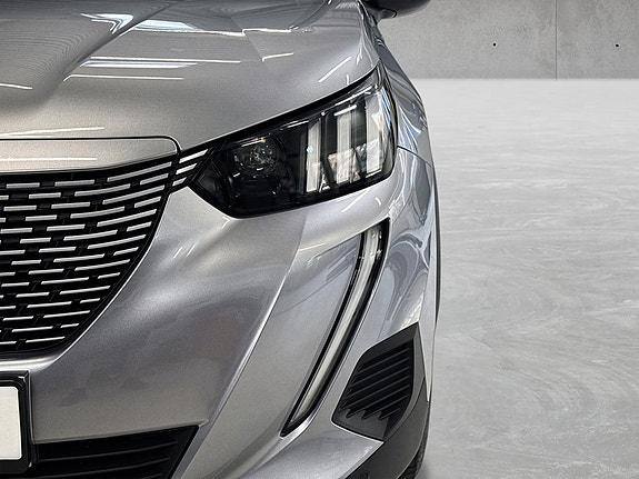 Peugeot e-2008 2 of 18