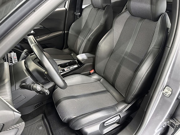 Peugeot e-2008 14 of 18