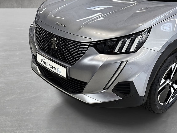 Peugeot e-2008 3 of 18