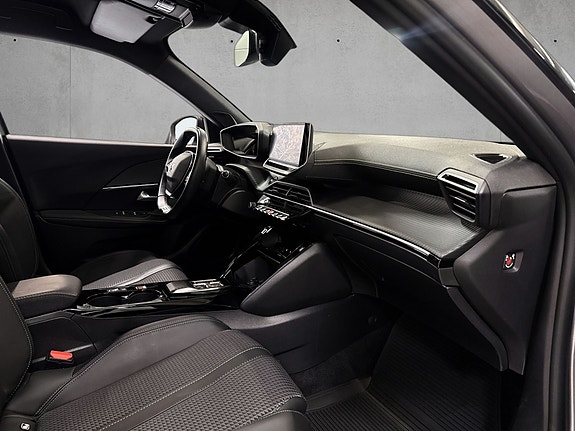 Peugeot e-2008 15 of 18