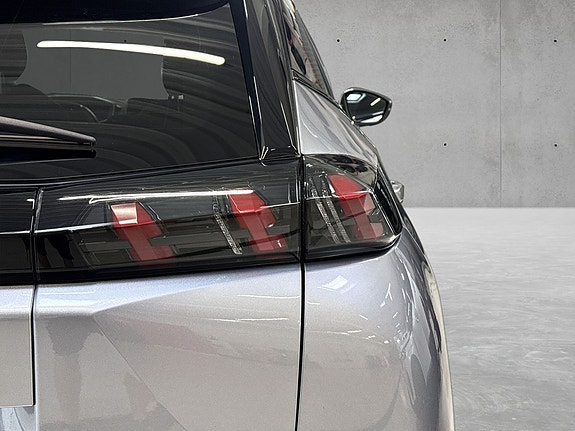 Peugeot e-2008 8 of 18