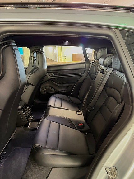 Porsche Taycan Cross Turismo 17 of 24