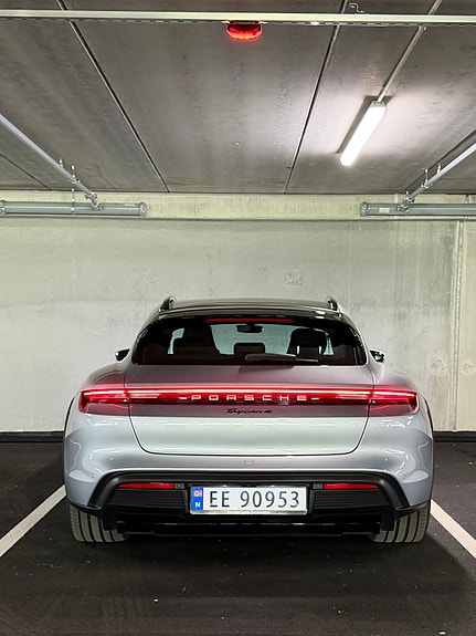 Porsche Taycan Cross Turismo 13 of 24
