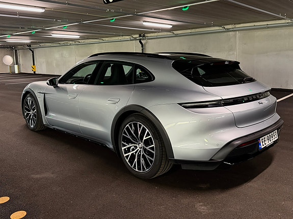 Porsche Taycan Cross Turismo 10 of 24