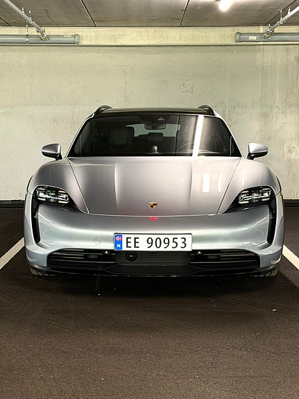 Porsche Taycan Cross Turismo 2 of 24