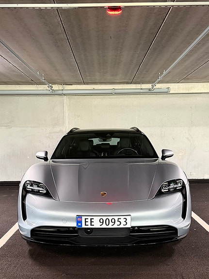 Porsche Taycan Cross Turismo 12 of 24