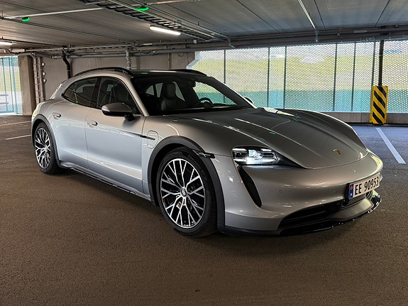 Porsche Taycan Cross Turismo 4 of 24