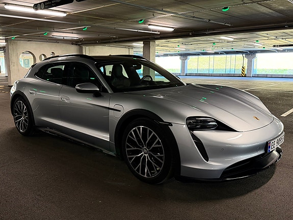 Porsche Taycan Cross Turismo 11 of 24