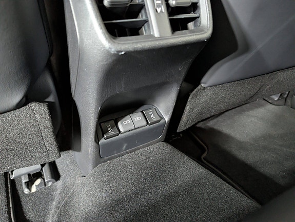 Lexus UX300e 10 of 29