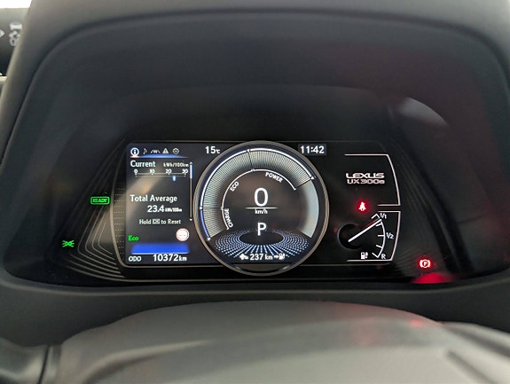 Lexus UX300e 16 of 29