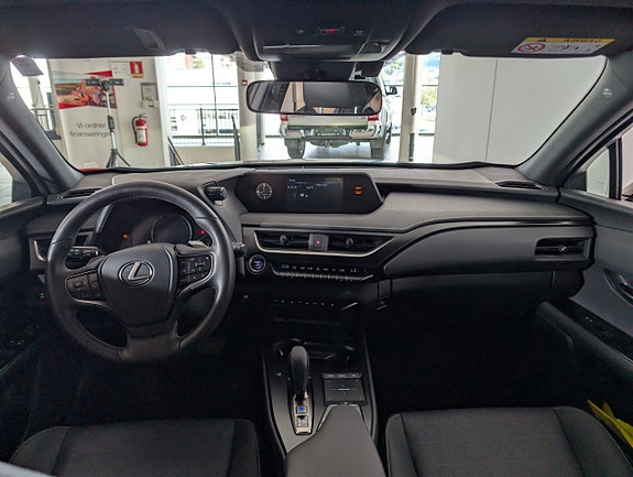 Lexus UX300e 14 of 29