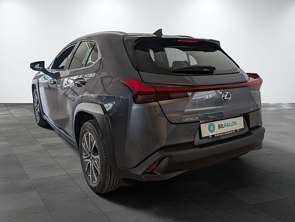 Lexus UX300e 4 of 29
