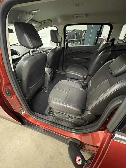 Ford Grand C-MAX 25 of 30