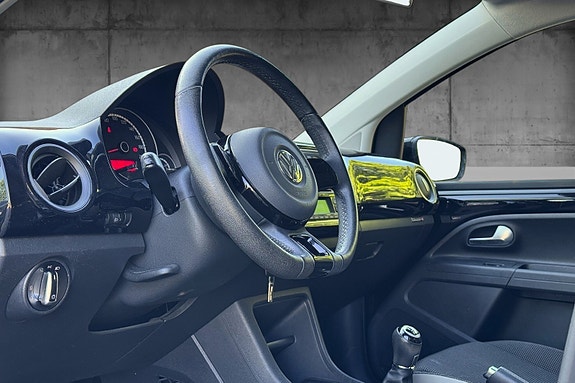 Volkswagen UP! 7 of 12
