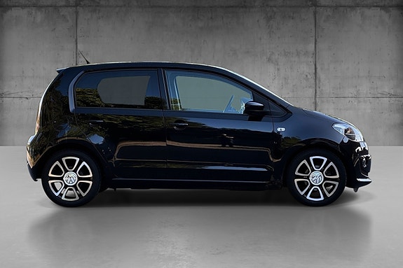 Volkswagen UP! 3 of 12